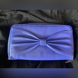 Blue target wallet